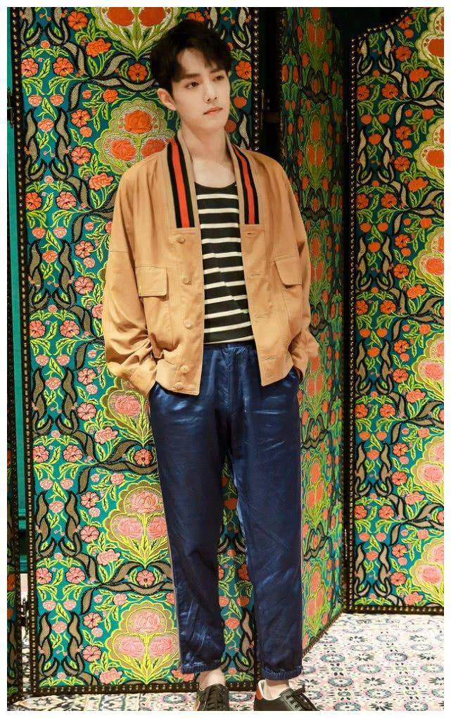 天不怕地不怕就怕肖战穿紧身裤,看到细腿,女粉要酸成柠檬_牛仔裤_造型