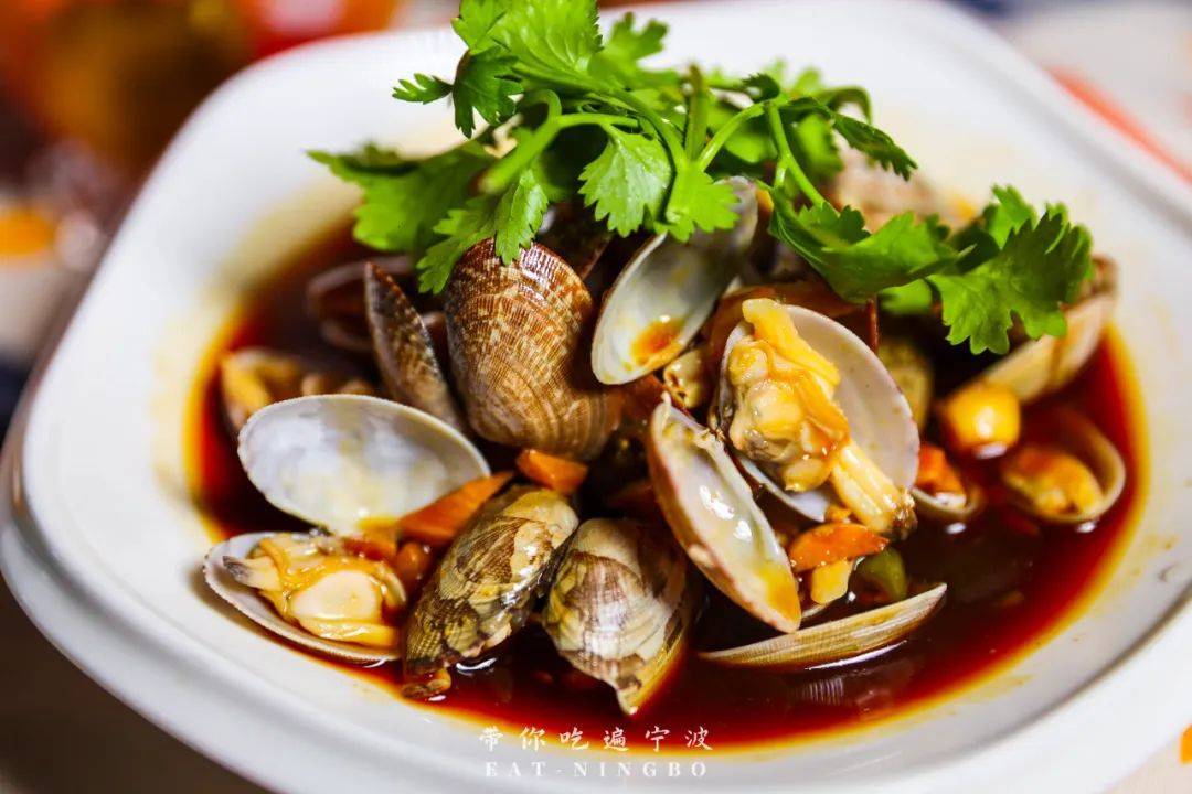 捞汁花蛤吃完锅里的海鲜直接点上涮菜,快速降温的天气里吃上一口酸菜