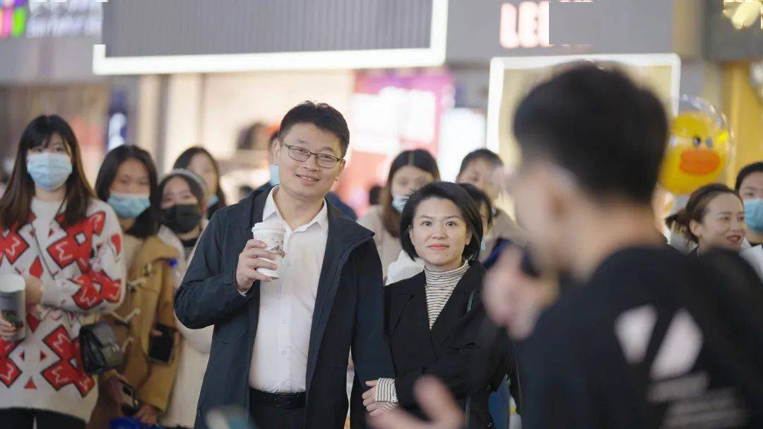 在长沙听街头艺人唱歌,居然还能收获这样的惊喜……_陈国_欧阳凯_步行