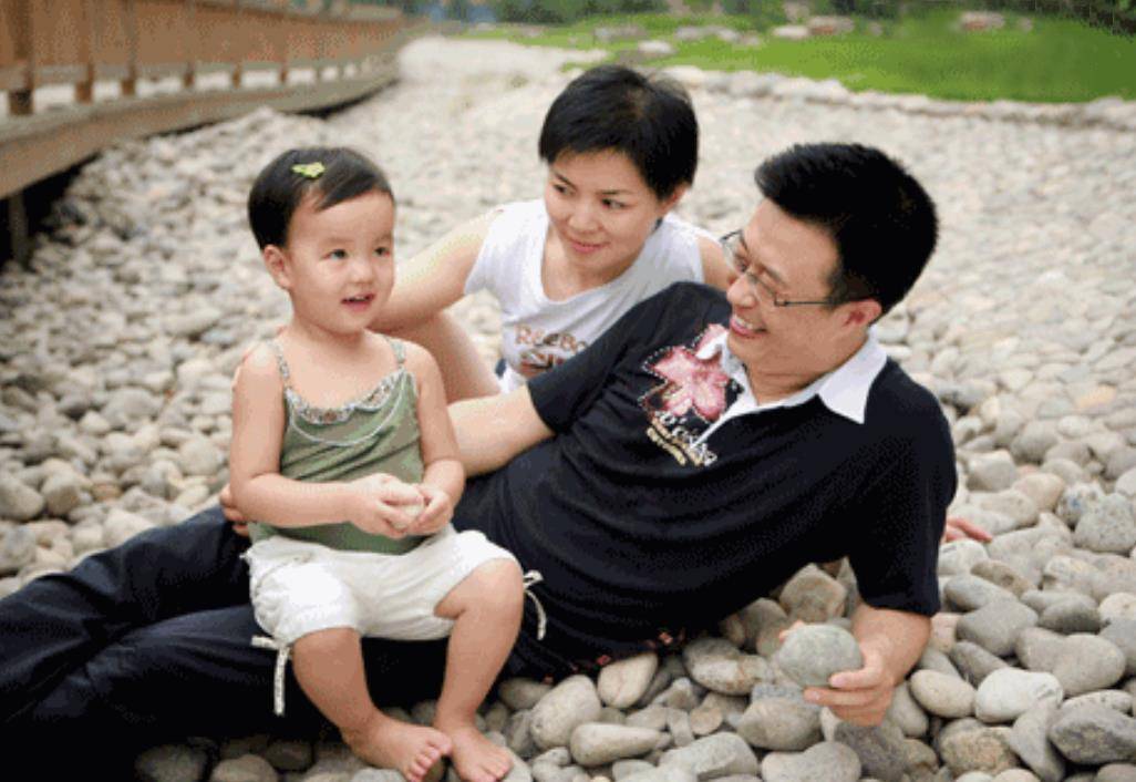 白燕升:曾是央视主持人,妻子六级伤残不离不弃,今54岁儿女双全_白燕胜