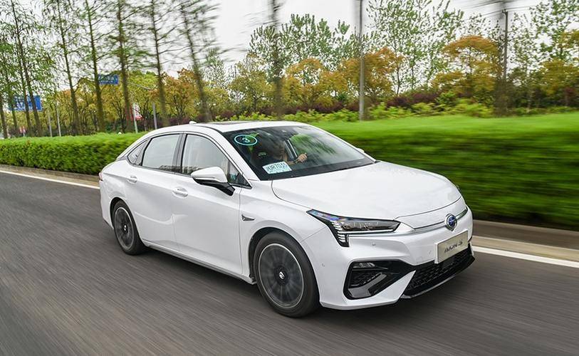 五菱发布首款新能源全球车air ev 广汽埃安炫580车型售价13.