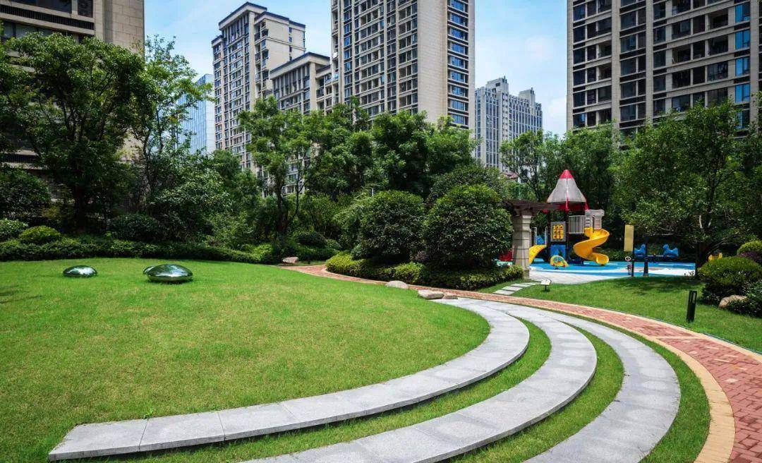 龙湖物业丨十年"养成系"小区长什么样?_业主_服务_园区