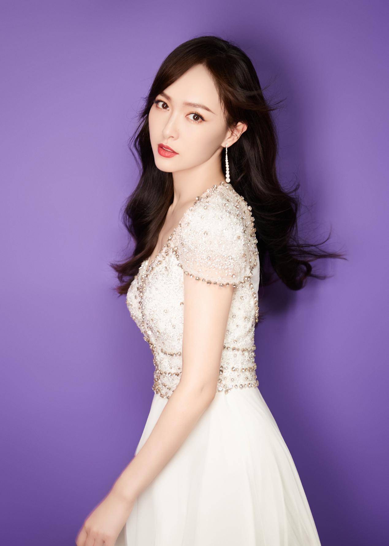 可以学习借鉴一下唐嫣的穿搭细节,让我们的穿搭也能拥有同款的仙女感