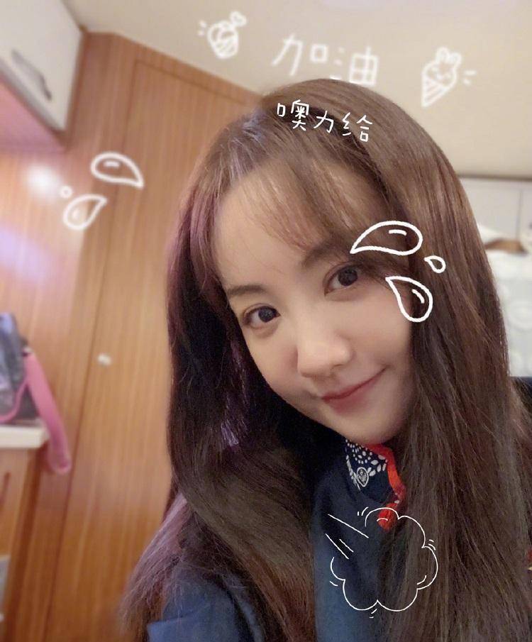 杨蓉出演大学生,白t加双马尾毫无违和感,状态惹人羡慕_网友_角色_年龄