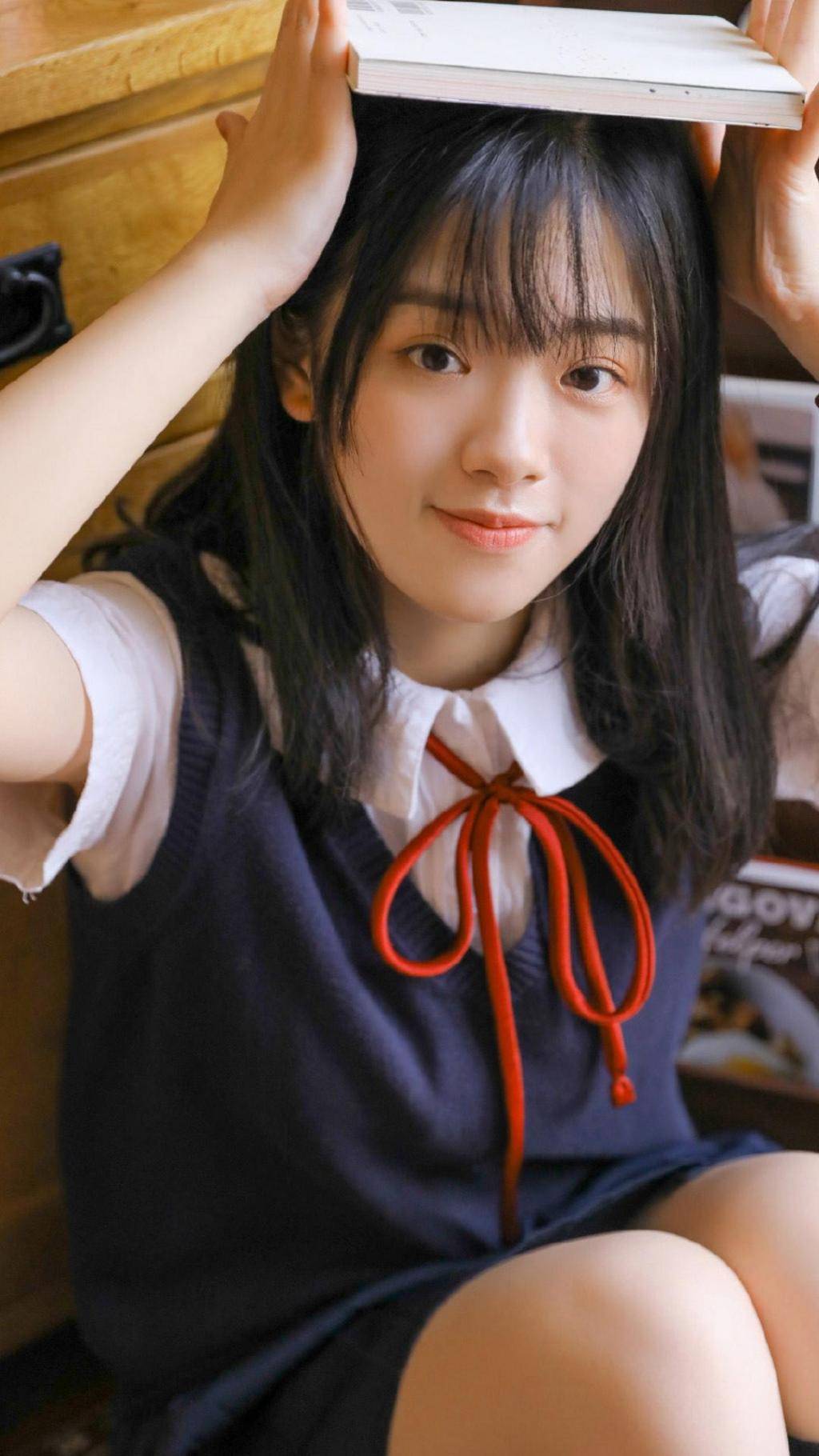 黑长直发清纯校服美女居家私房写真_校服_美女_私房