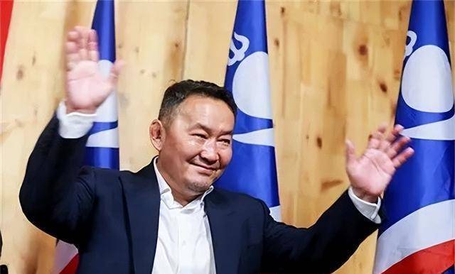 现实版贫民窟的百万富翁,看蒙古国"肌肉"总统——巴特图勒嘎_成为了