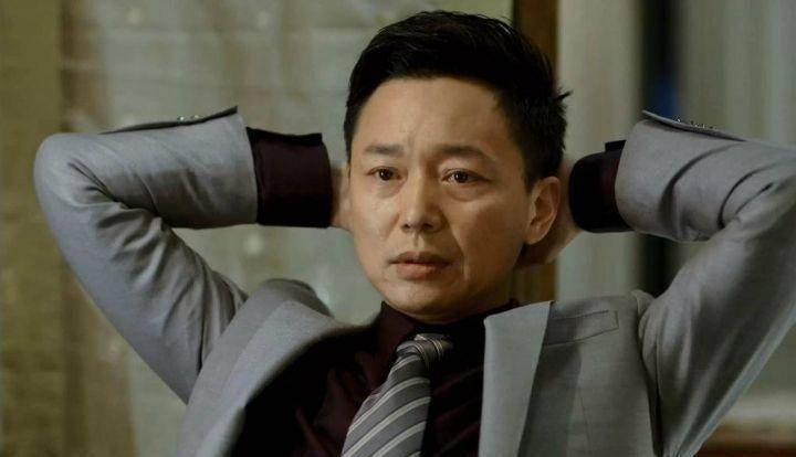 被大宋佳"封"10年,45岁被胡歌带红,如今与儿子同台飚戏_刘奕君_刘怡潼