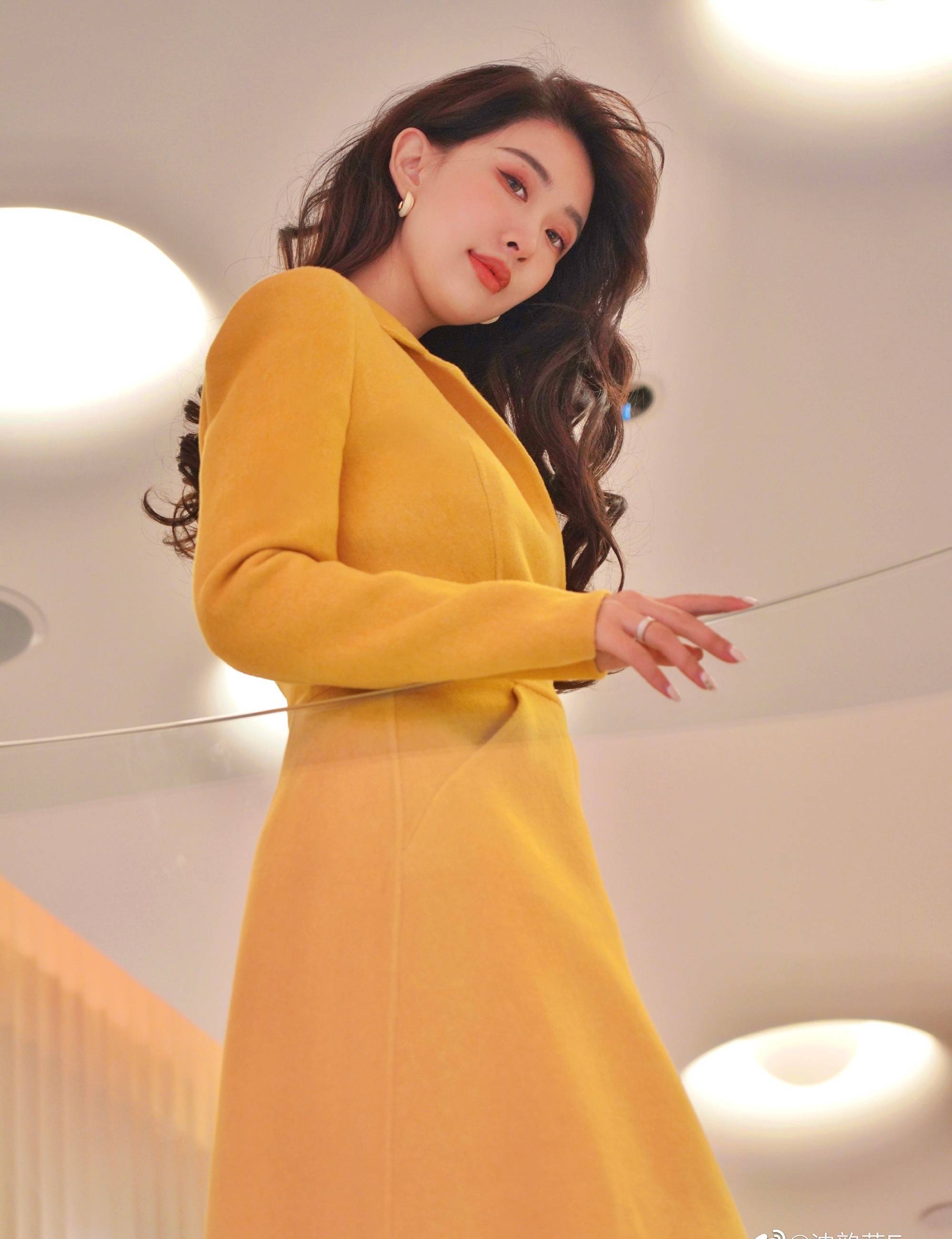 网络红人沈韵菲晒悠闲写真,慵懒又精致的秋日优雅ladylook_留言道