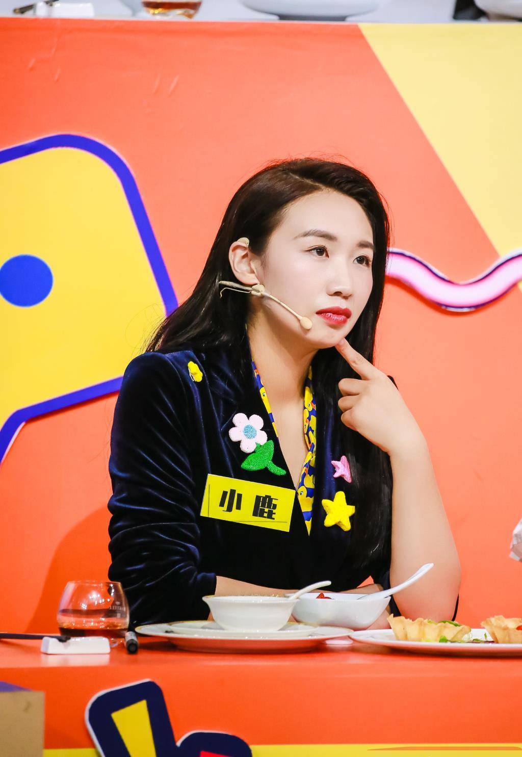 脱口秀女演员小鹿,她不仅侮辱了肖战的粉丝,还说德云社的观众_演出