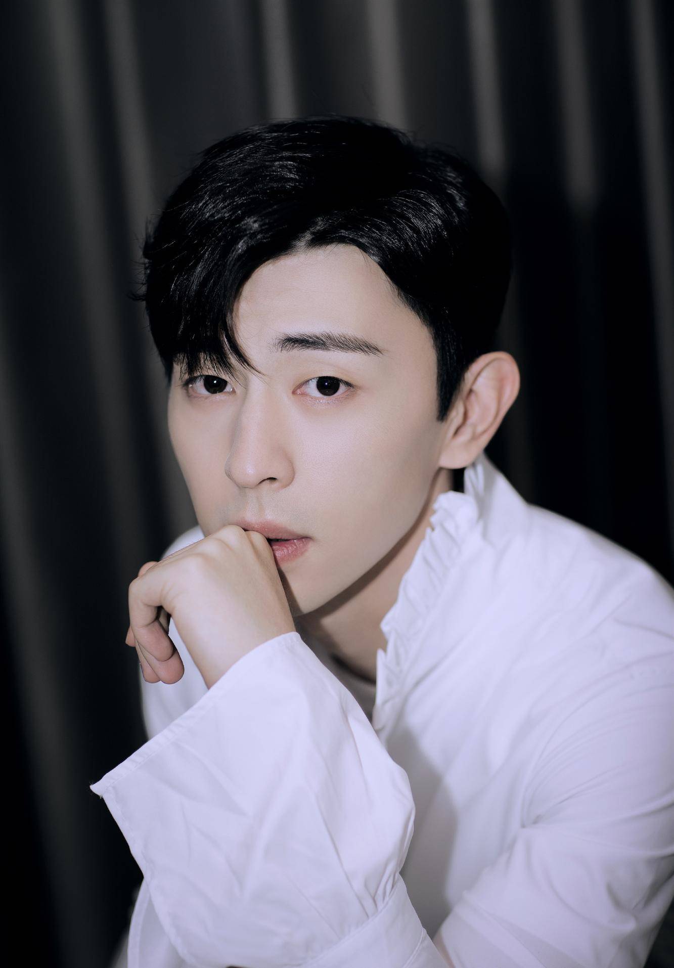 小编我可谓是喜欢了邓伦很多年了,从《花非花雾非雾》开始就很喜欢他