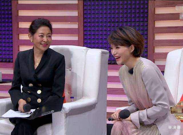 倪萍董卿同框,两代电视一姐果真名不虚传,网友:气质骗不了人_因为