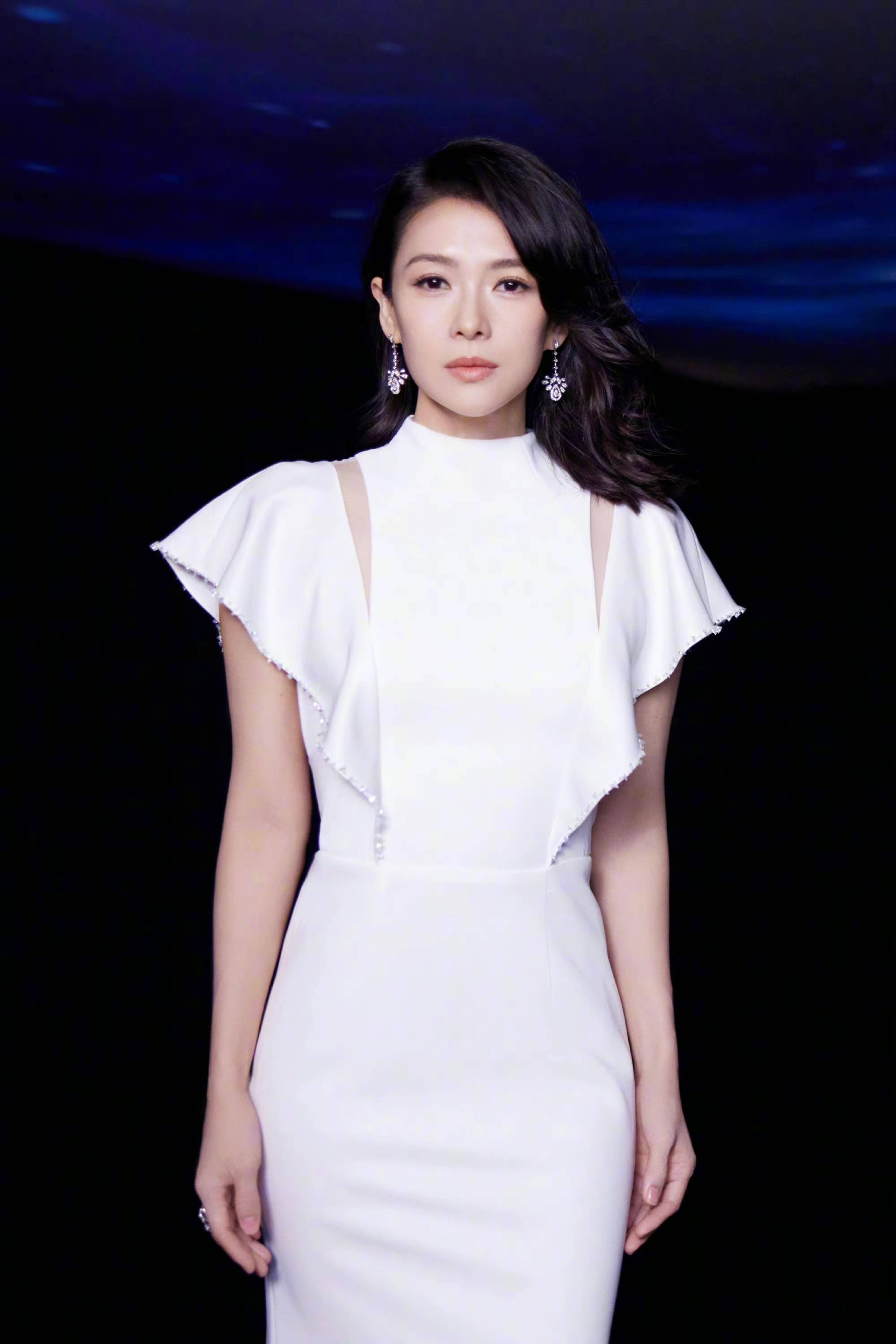 女明星们的"寡淡风"意外美出新高度_风格_礼服_活动