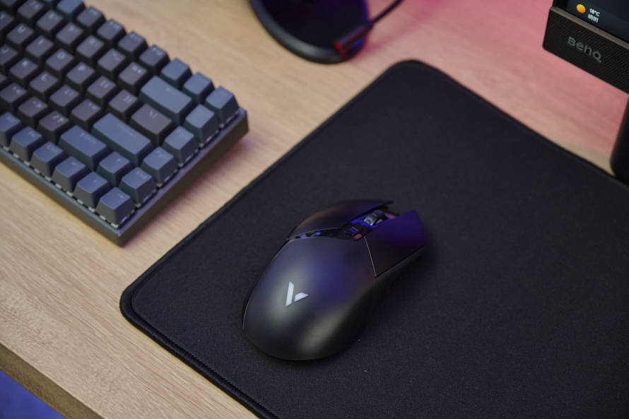 雷柏V30W双模无线游戏鼠标评测:160小时长效续航,FPS游戏好伴侣