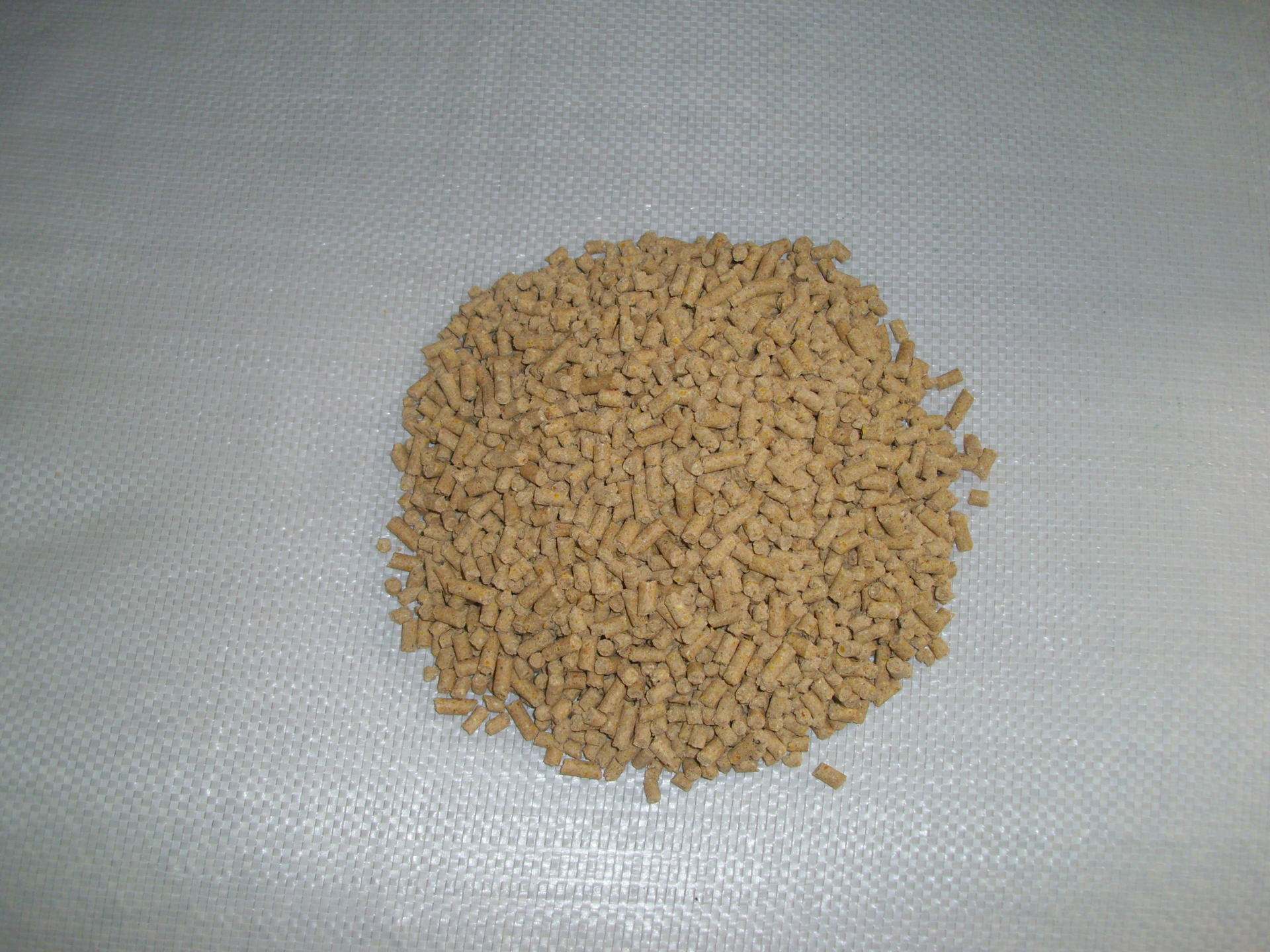 浓缩饲料怎么喂猪最好?养猪饲料的配方比例,都在这里快收藏吧!