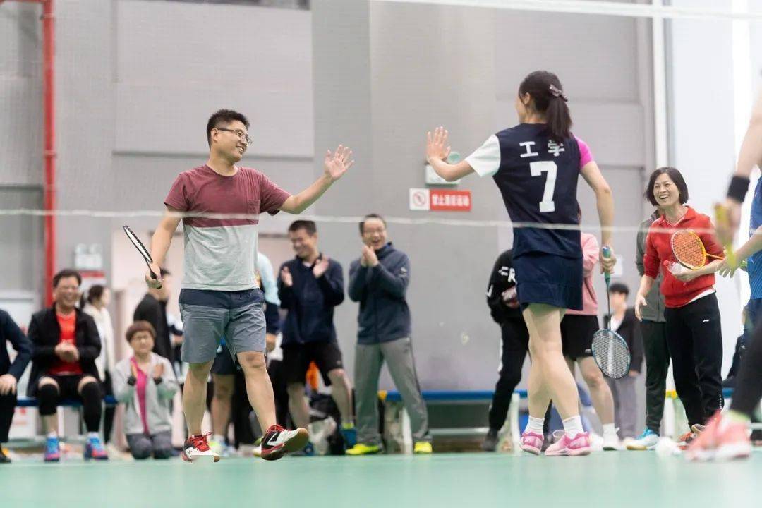 (高俊 摄)▲资产后保队雷志鸣老师,张静全老师神贯注投入比赛(刘博文