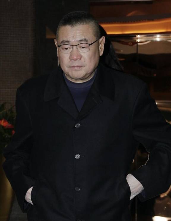 69岁刘銮雄拍卖珍藏38年佳酿,估值逾2570万,私人窖藏酒总值70亿_大刘