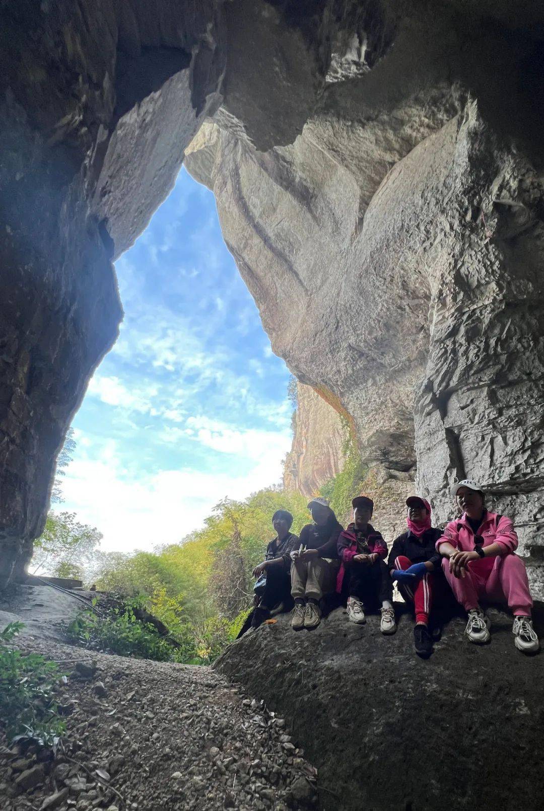 勇者之旅‖11.13穿越十里铁甲龙，探幽露台第一奇洞，怀古明岩寺（欢送团队定造）