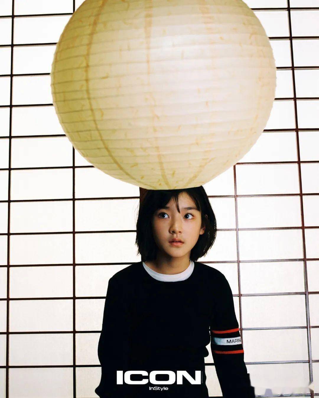 《隐秘的角落》童星王圣迪亮相《优家画报》,12岁少女展现多面性_一面