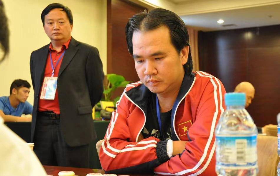 王廓的对手则是沉寂多年的越南棋王阮成保,此番复出就在第三轮中战胜