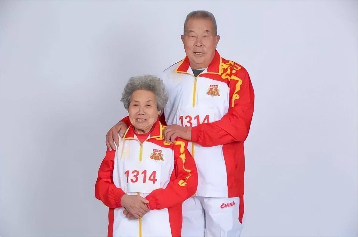 他是"中国马拉松第一人"_张亮友_比赛_尚殿娥