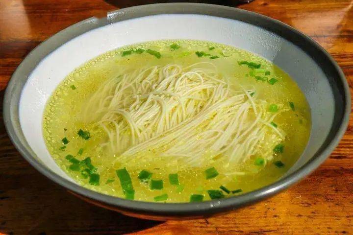 常州银丝面是常州著名的小吃,十大名点之一,为百年老店常州味香斋面馆