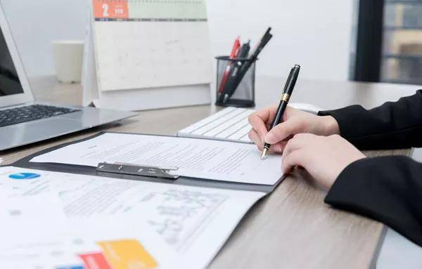 托言疫情不克不及定时交货！也能够定为违约！