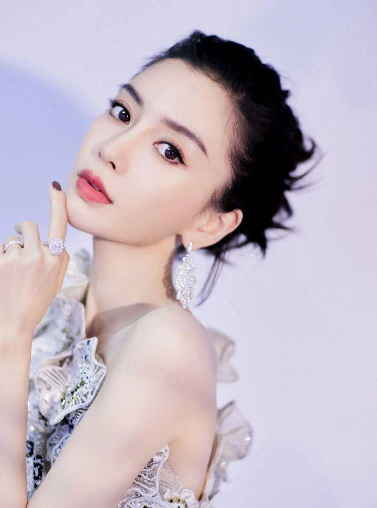 沸腾之夜全阵容:杨颖眉毛一粗一细,蔡徐坤挑眉笑,李荣浩脸好方_晚会