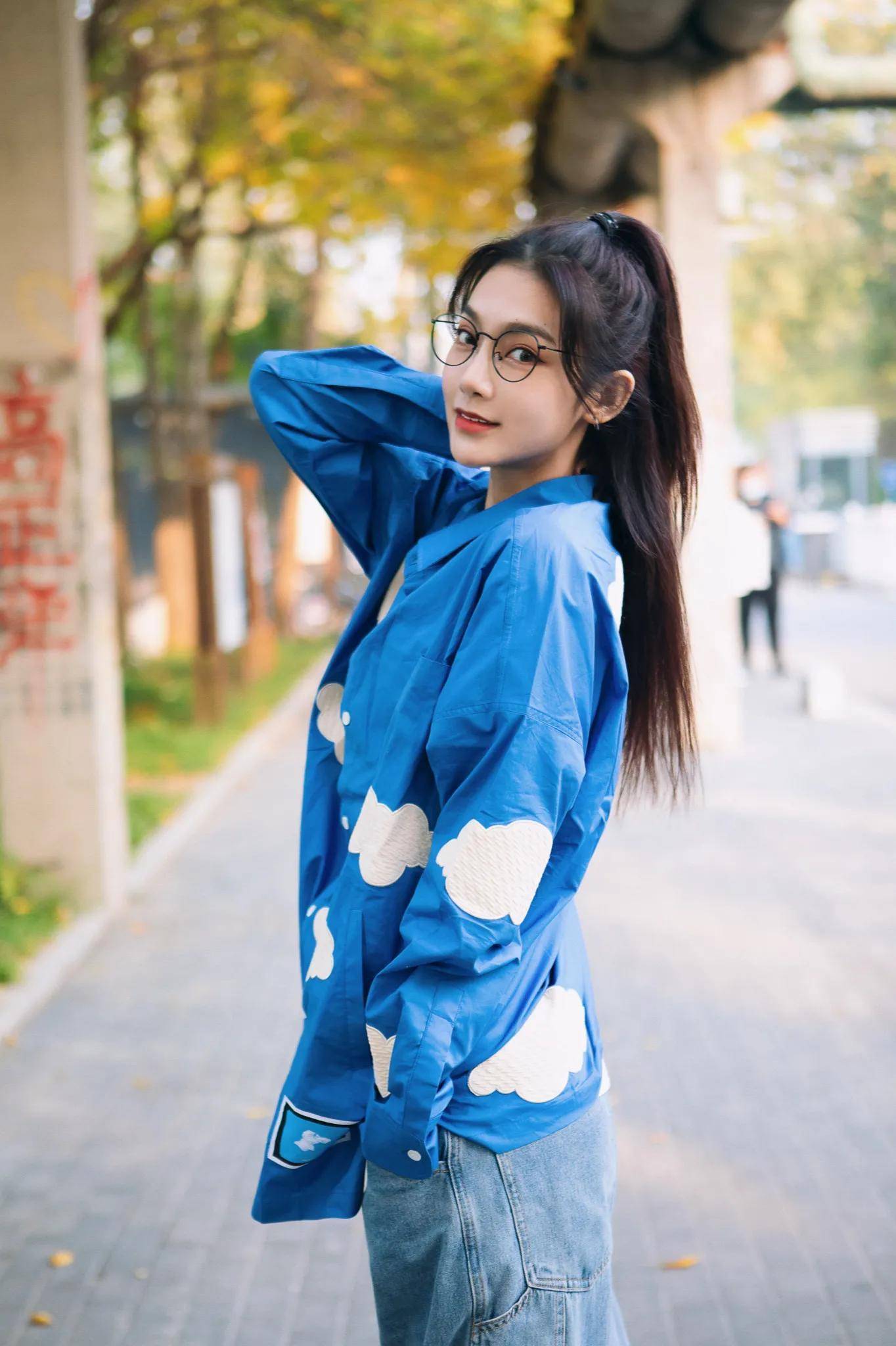 曾可妮参加综艺当固定嘉宾,资源不输同公司曾是冠军的她_偶像_李子璇