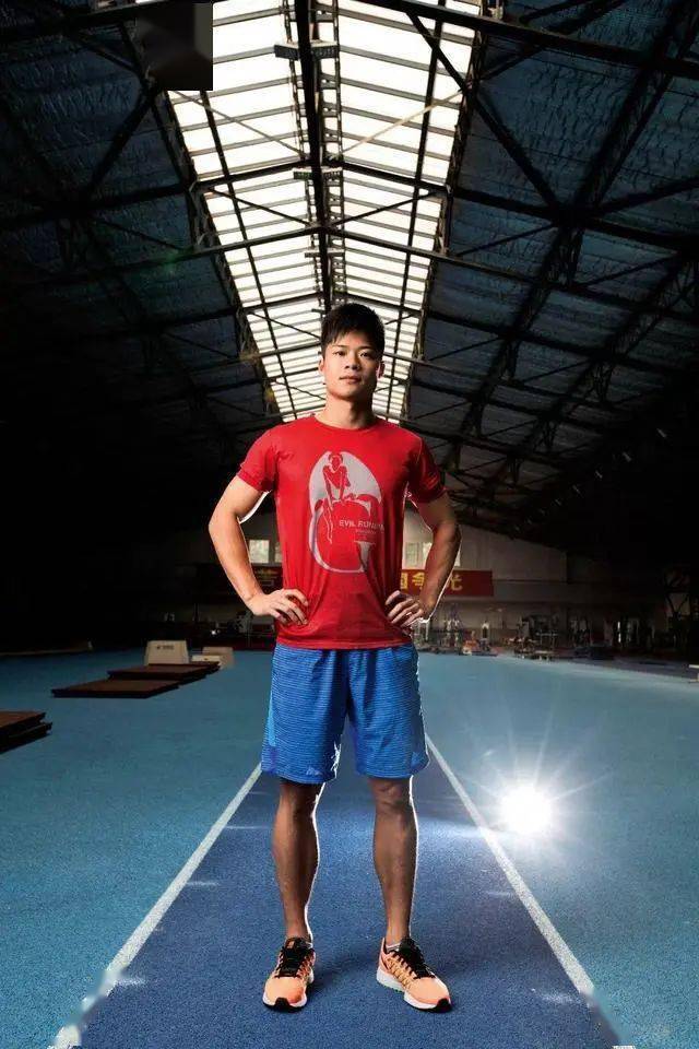 "亚洲飞人"苏炳添,他到底有多牛?_中国_赛道_节奏