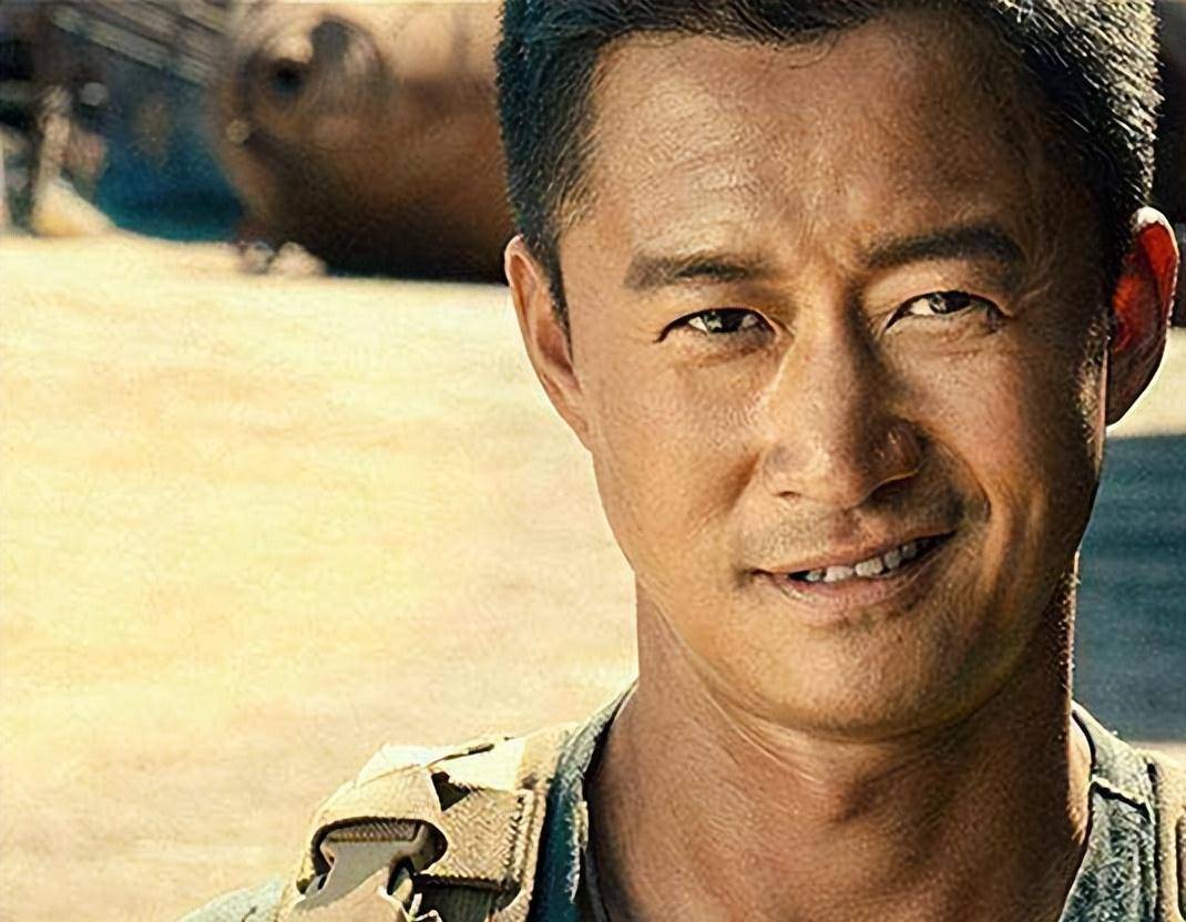 1986年,吴京因中国护照被外国"侮辱",决心拍《战狼》却险破产_卢靖姗