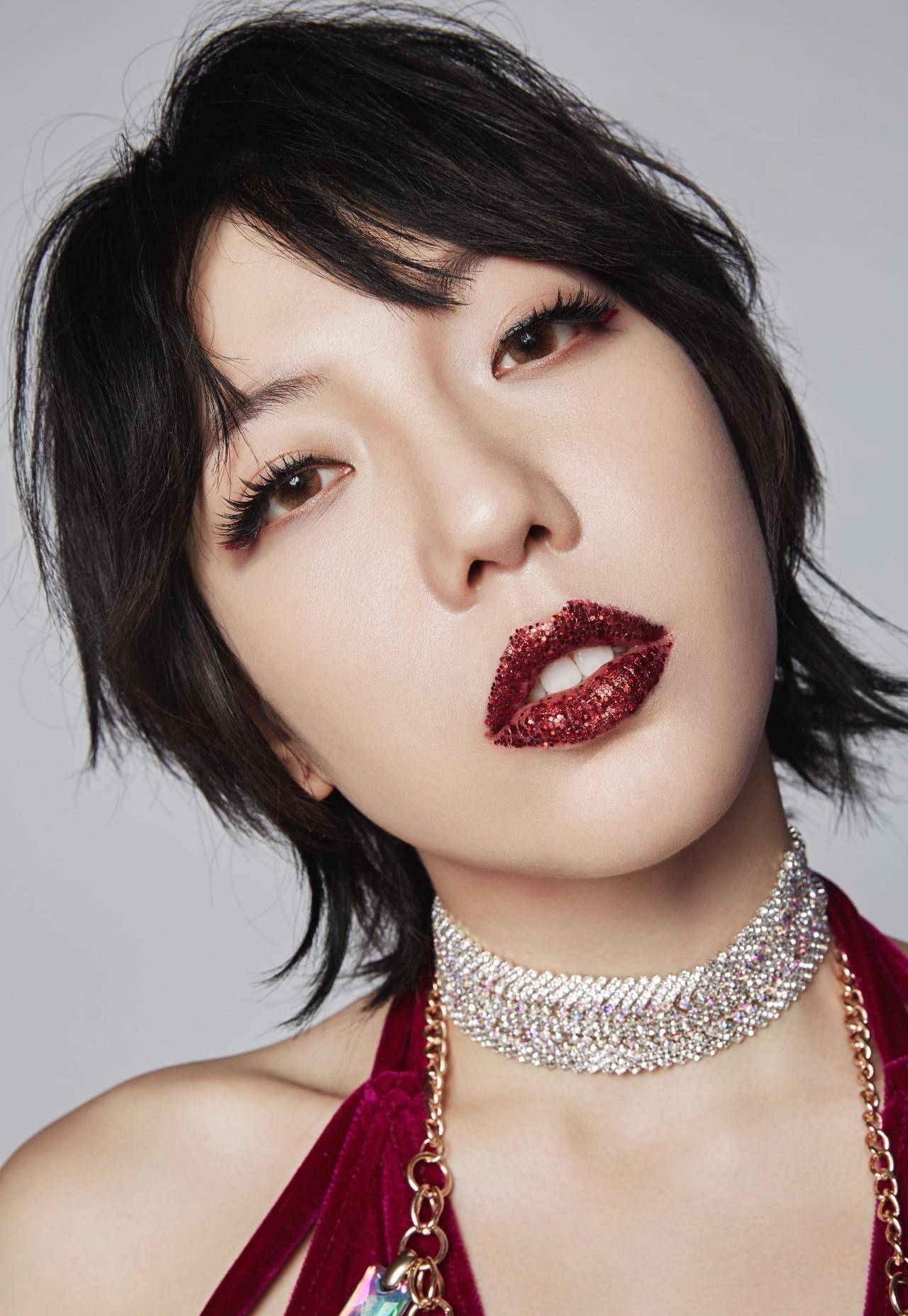 吴莫愁被曝多次县城商演,舞台简陋观众捂耳,曾经"顶流"糊了?