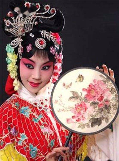 扇子在戏曲表演中有多"万能"?_折扇_京剧_剧照