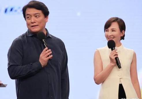 那时候的郭靖宇是个穷小子,岳丽娜不嫌弃的一直跟着,当郭靖宇求婚的