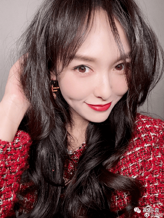 39岁的唐嫣晒嘟嘴随拍,肉眼可见的美与甜~_燕窝_保养_肌肤