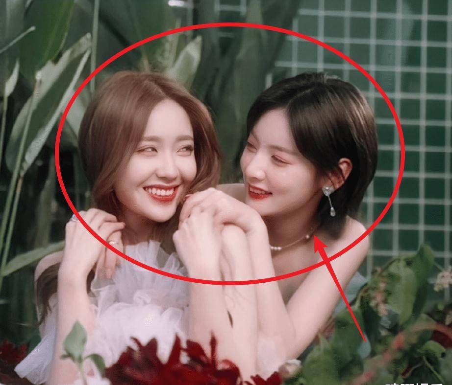 赵粤王艺瑾同框出镜,同穿"兔子"造型,真实身材差距一目了然_少女_网友