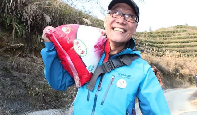 69岁孙冕头发花白仍精神,曾陷性侵风波_生活_宋冬野_网友