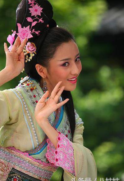 除了美丽妖娆,她也演出了角色的妖媚后来主演了古装剧《母仪天下》