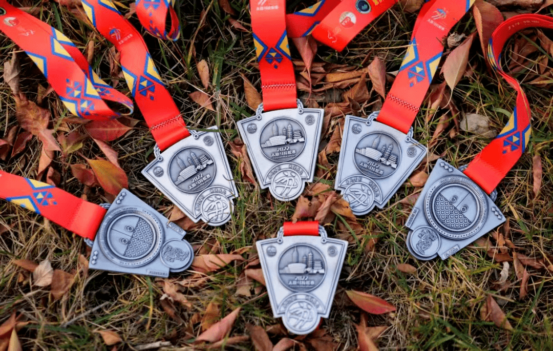 今年的忠粉跑除了"标配"的电子号码布, 电子完赛证书和完赛奖牌,还将