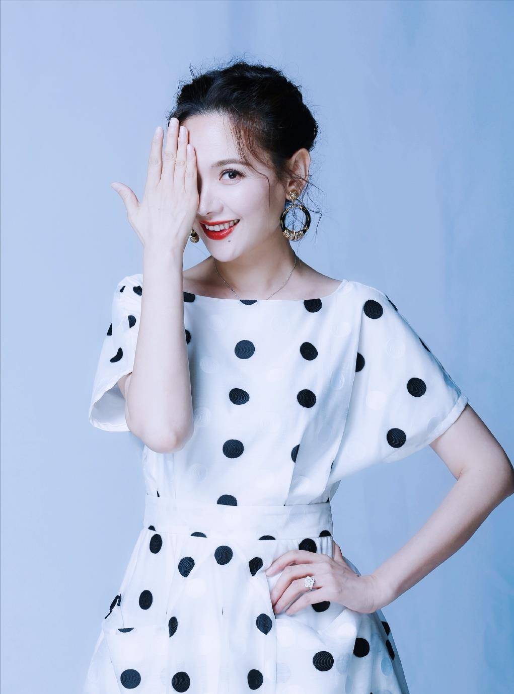 "浪姐"程莉莎爱情:倒贴郭晓东被甩几十次,感叹农村结婚太疯狂_什么