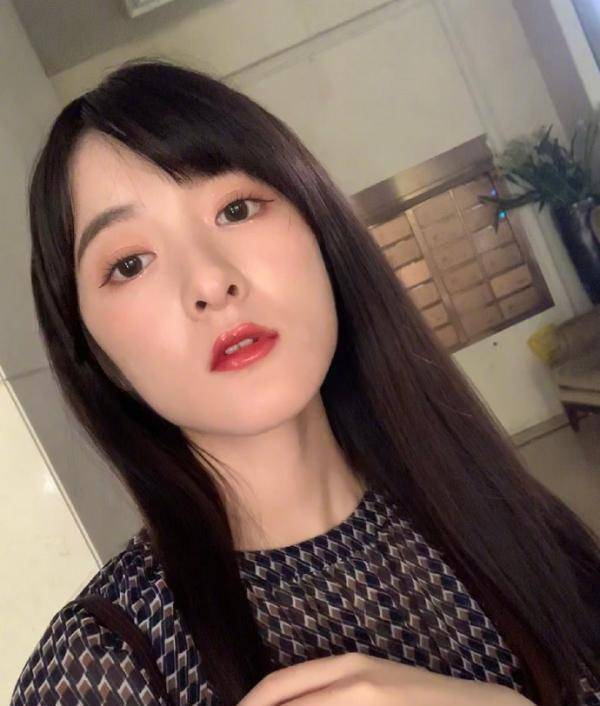 星女郎徐娇从小男孩蜕变美少女,晒纤腰钟情汉服,创品牌年赚千万_电影