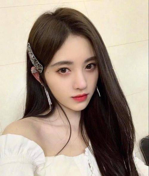 的努力,她终于在2017年正式升格为snh48明星殿堂,成立了个人工作室,并
