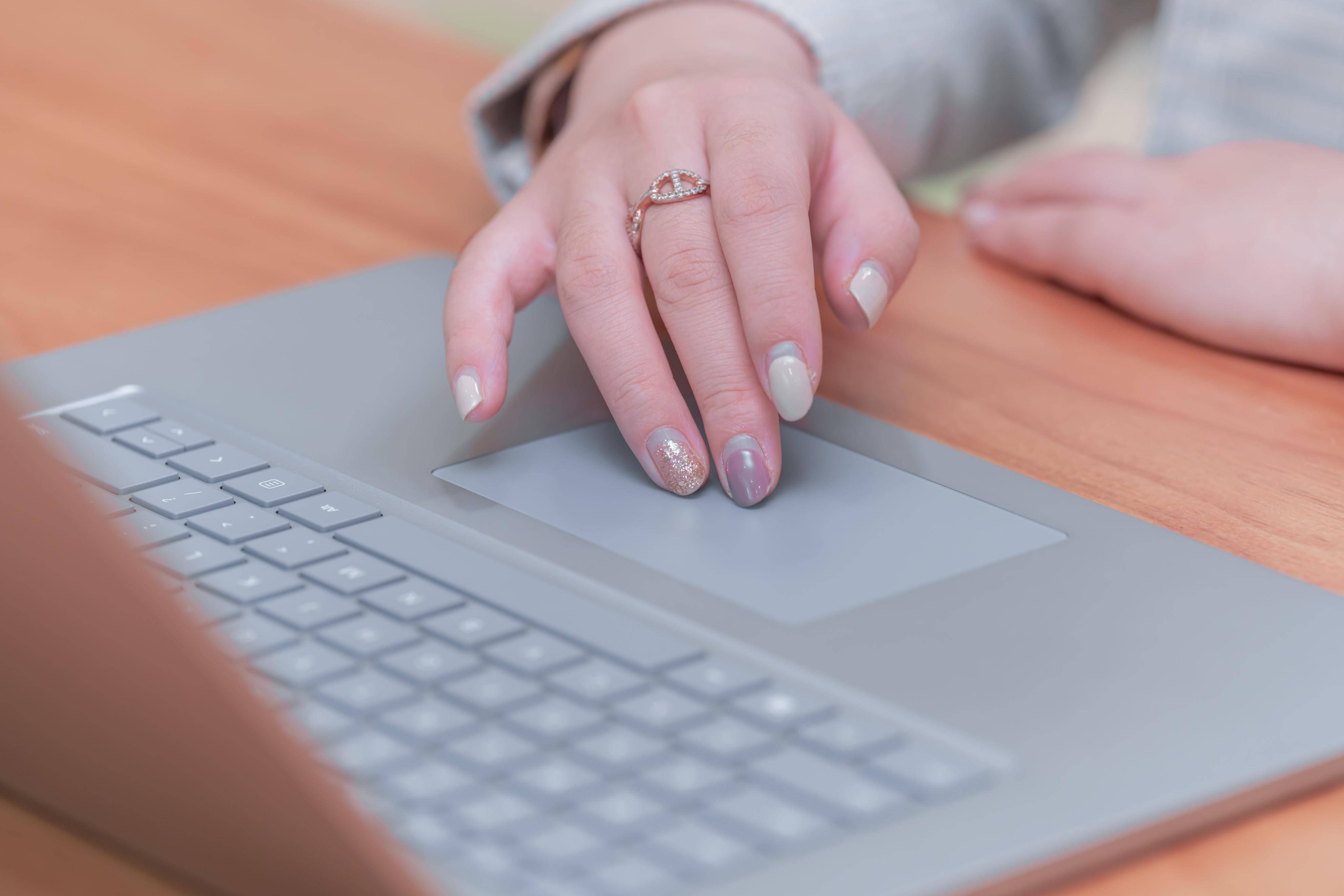 Surface Laptop 5 详测：模具延续经典，配置常规升级，性能表现亮眼