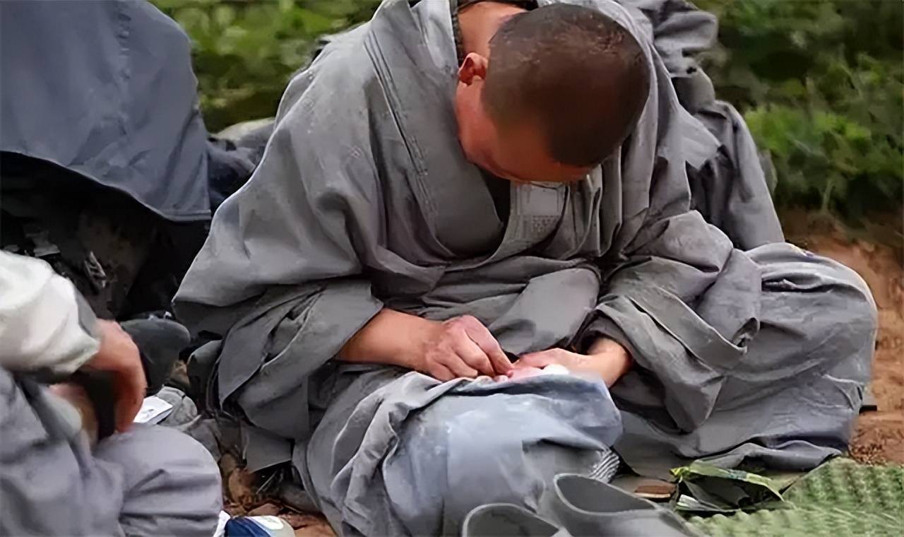 东北纯正"尼姑庙":僧众每天睡四小时吃一顿饭,不收门票不碰钱_寺庙