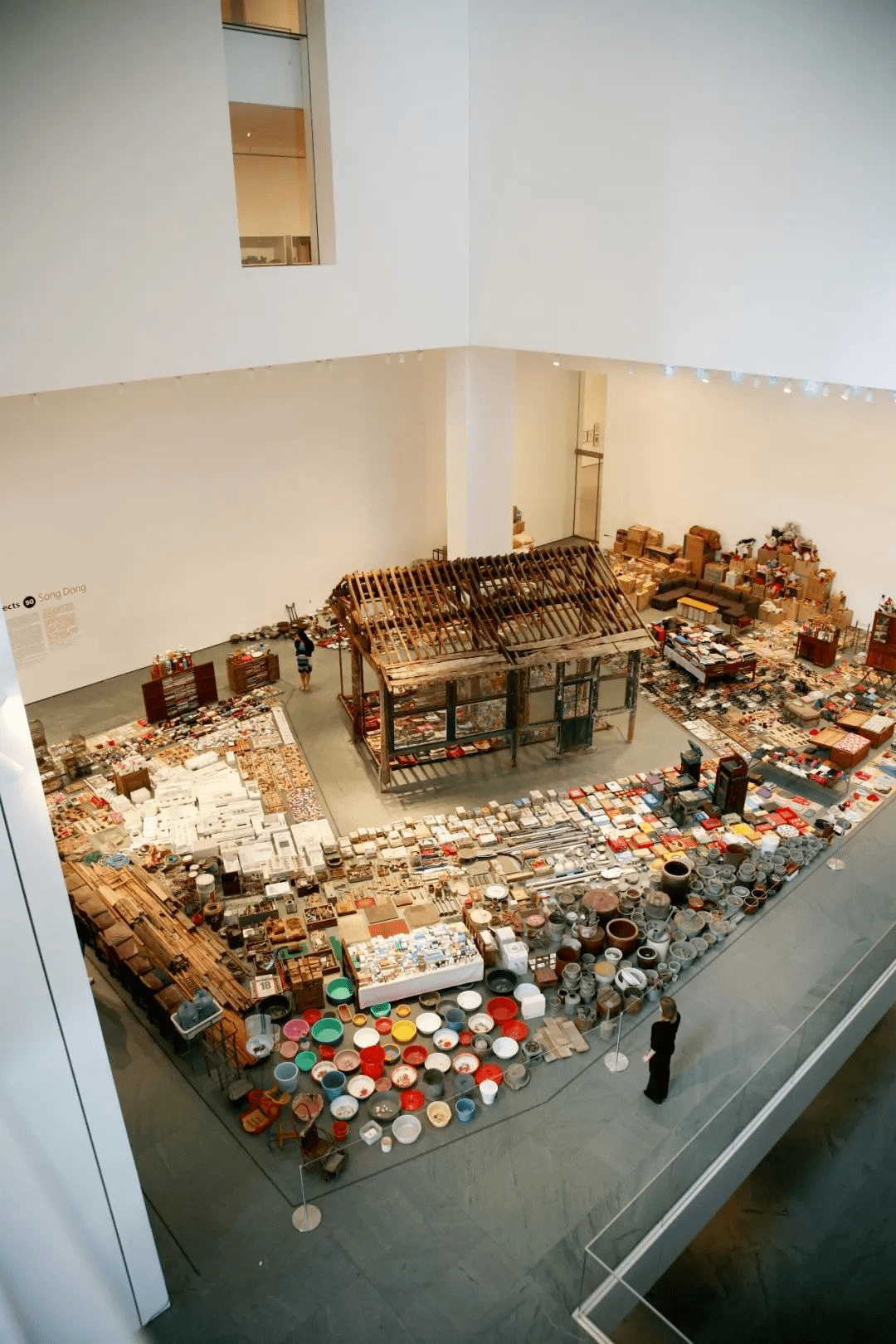 紐約美術館展出71歲中國老太的一堆“垃圾”，看哭了多少人？
