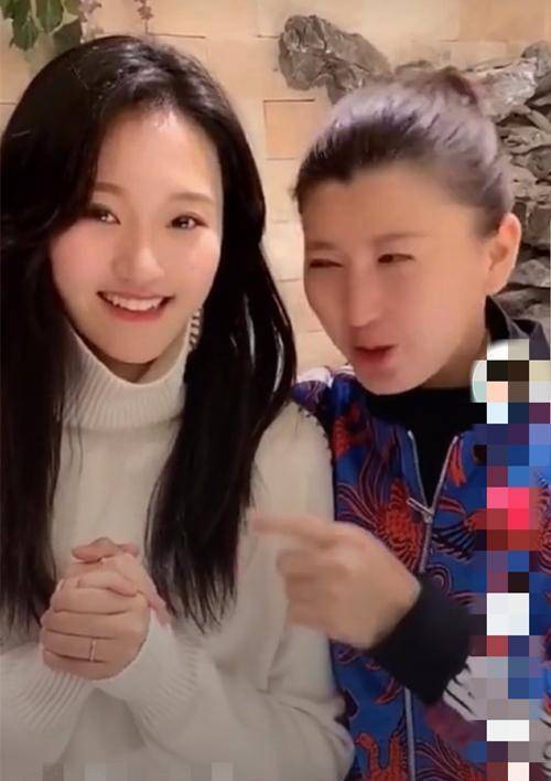 "农村剧一姐"闫学晶:儿子林傲霏"子承母业",儿媳妇盛世美颜_母亲_东北