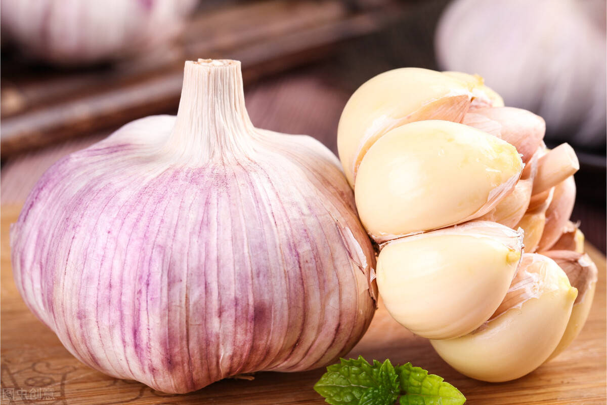 生活小妙招,金乡大蒜蒜皮的奇妙,学会了保你开心