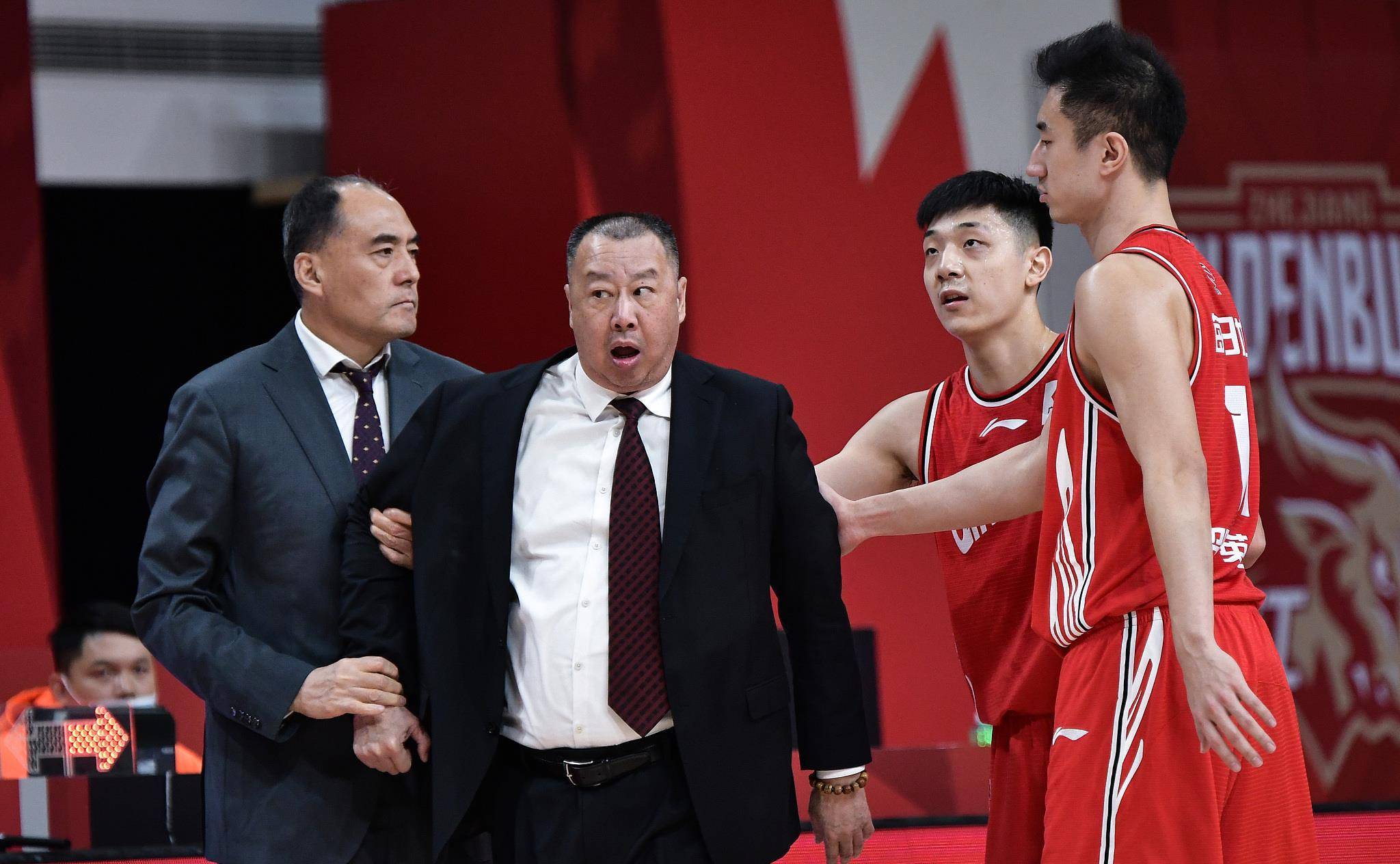 cba第二阶段大事盘点:李春江辞职 北京险罢赛遭重罚 吴庆龙被罚_比赛