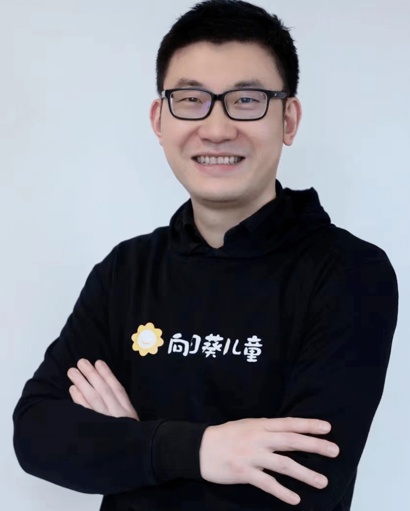 李治中,清华大学2001级生物系本科,美国杜克大学癌症生物学博士.