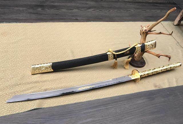 中国古代有斩马刀的传闻,但至今未见实物出土,其实,以笔者看来,康熙