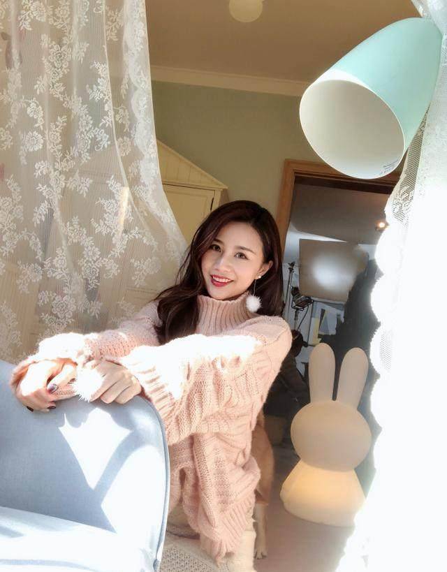 《陈翔六点半》中的小柳岩,颜值堪比大众女星,生活状态让人点赞_球球